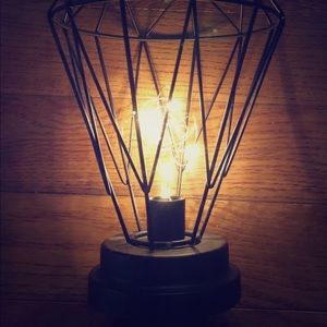 🚫SOLD🚫Metal Wire String Lamp